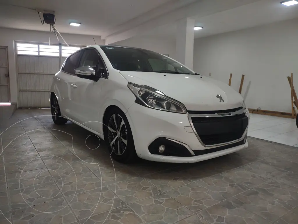 Peugeot 208 16l feline (2017)