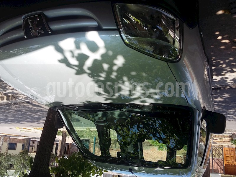 foto Peugeot Partner Furgon Confort 1.6 5 plazas usado