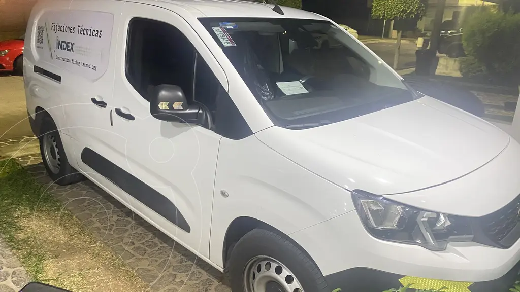 Peugeot partner 12l maxi pack gasolina 4airbags (2022)