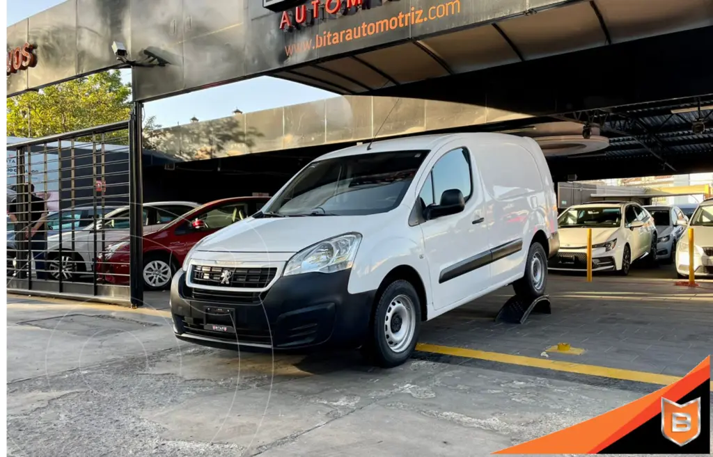 foto Peugeot Partner HDi Maxi usado (2017) color Blanco precio $249,900