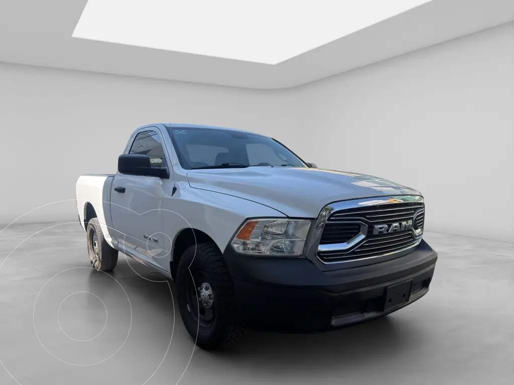 foto RAM 1500 Classic Crew Cab 4x2 V6 usado (2020) color Blanco precio $325,000