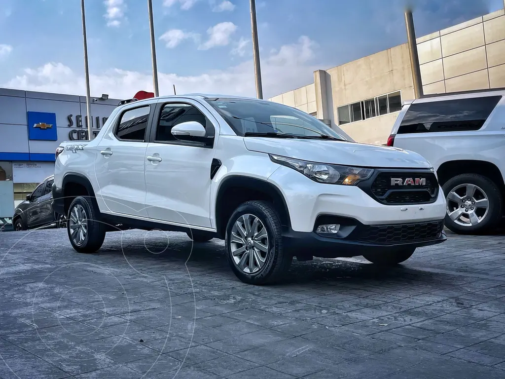 RAM 700 Bighorn Crew Cab usado (2022) color Blanco precio $290,000