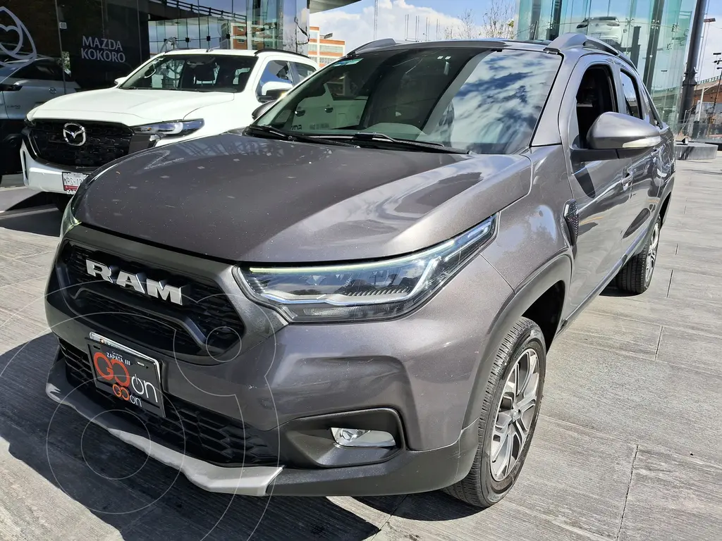 foto RAM 700 Laramie Crew Cab usado (2023) color Gris precio $345,000