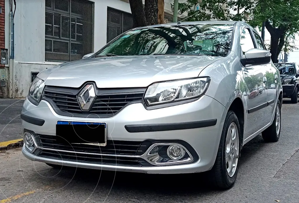 foto Renault Logan 1.6 Privilege usado (2020) color Plata precio u$s12.500