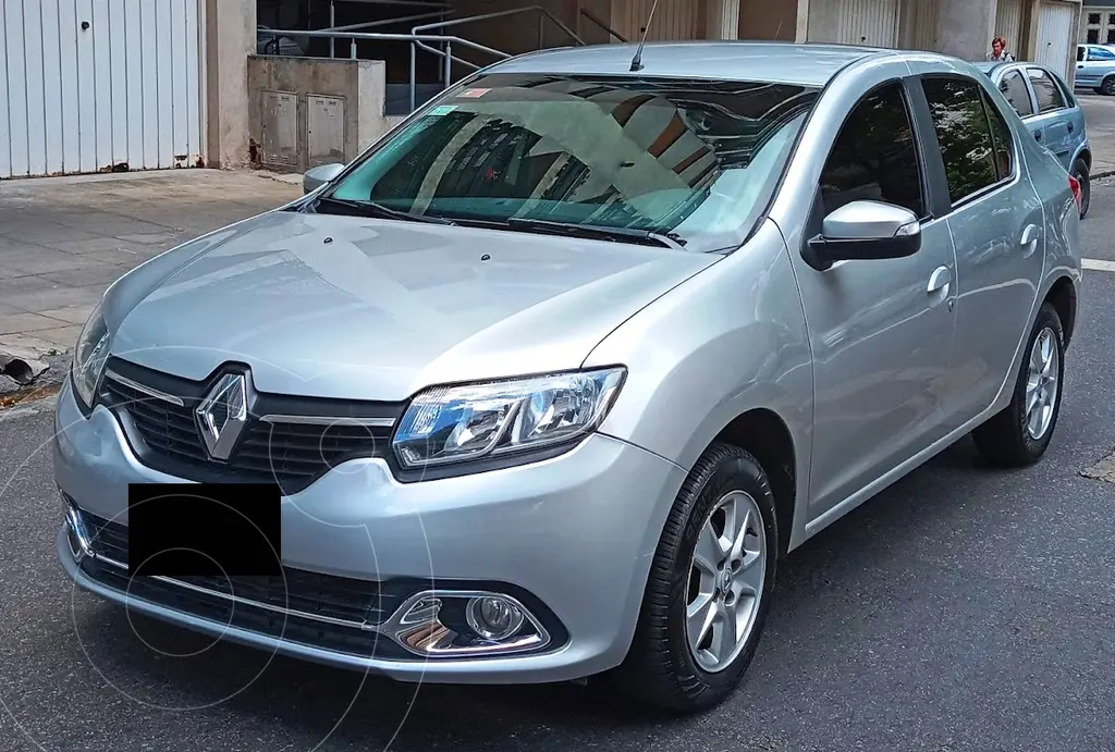 foto Renault Logan 1.6 Privilege usado (2017) color Plata precio $13.000.000