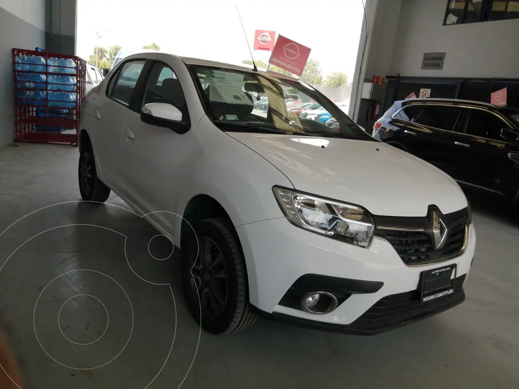 foto Renault Logan Intens Aut usado (2024) color Blanco precio $250,000