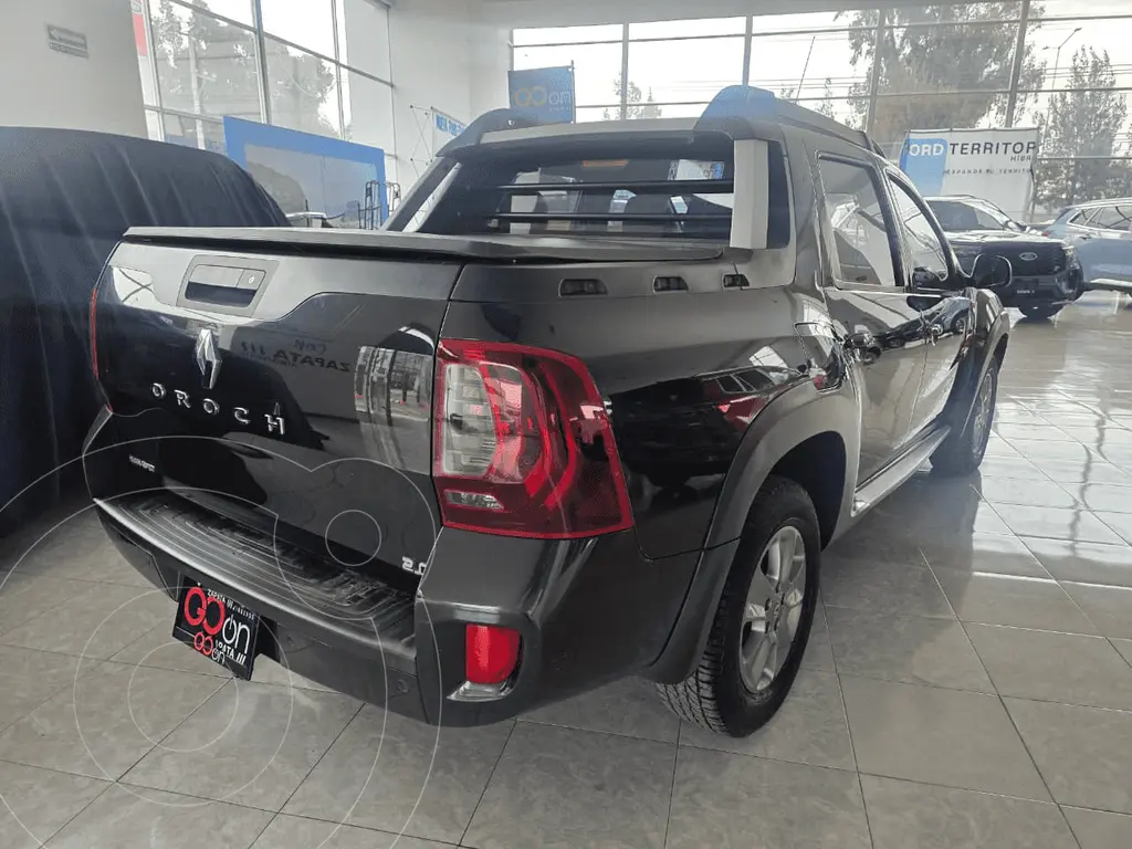 foto Renault Oroch Outsider usado (2020) color RENK NEGRO NACARADO precio $250,000