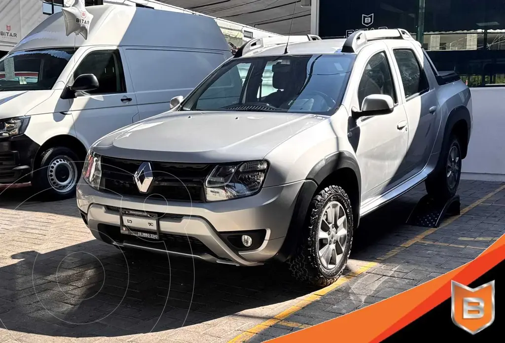foto Renault Oroch Outsider usado (2021) color Gris Acero precio $279,900