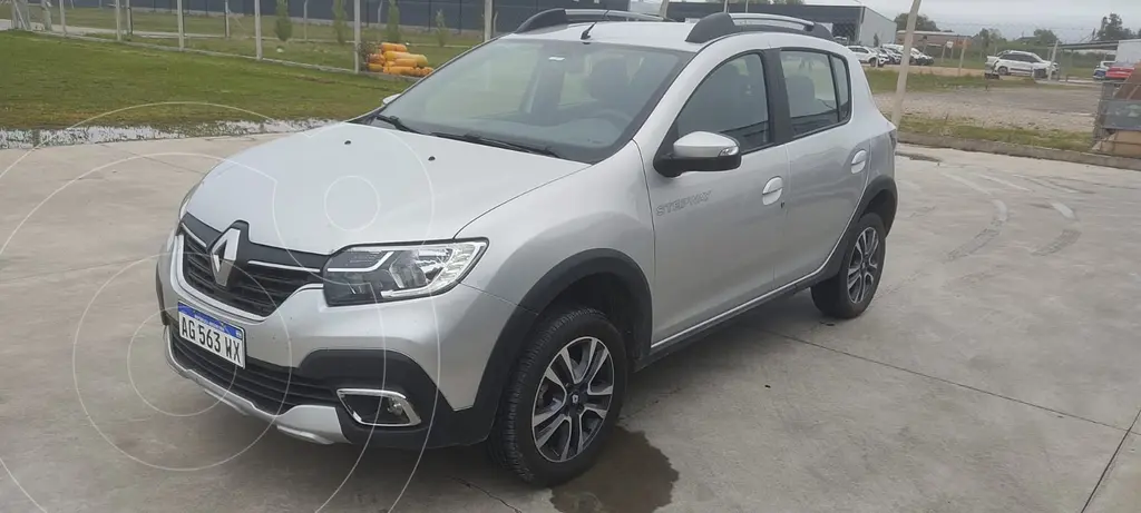 foto Renault Sandero 1.6 Intens CVT usado (2024) color Gris precio $24.900.000