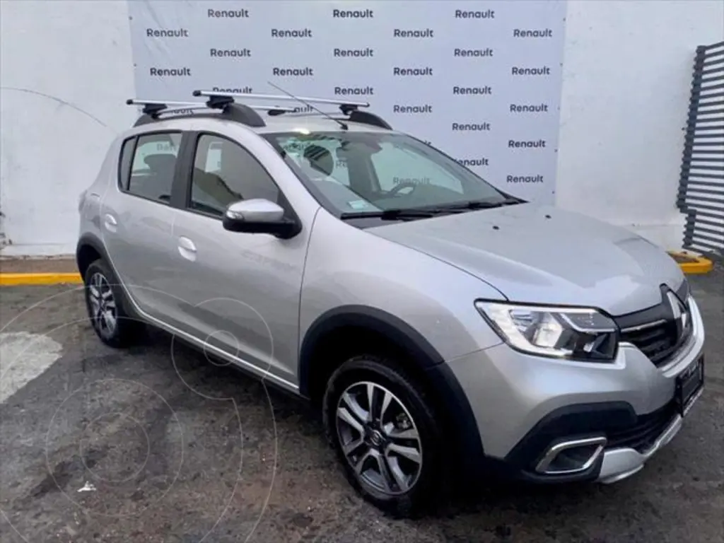 foto Renault Stepway Intens usado (2024) color plateado precio $338,700