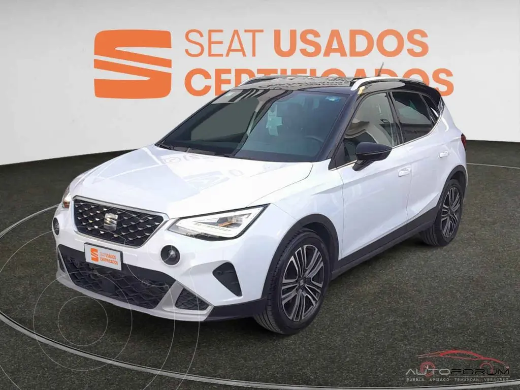 foto SEAT Arona Xperience usado (2024) color Blanco precio $390,000