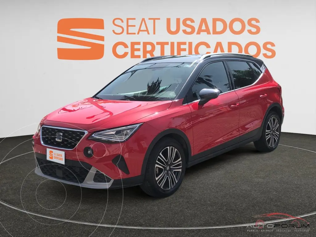 foto SEAT Arona Xperience usado (2024) color ROJO EMOCION GRIS MAGNETICO precio $405,900