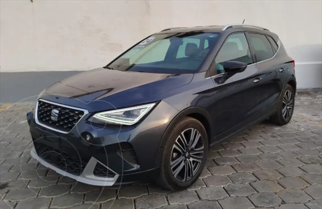 foto SEAT Arona Xperience usado (2024) color Gris precio $378,900