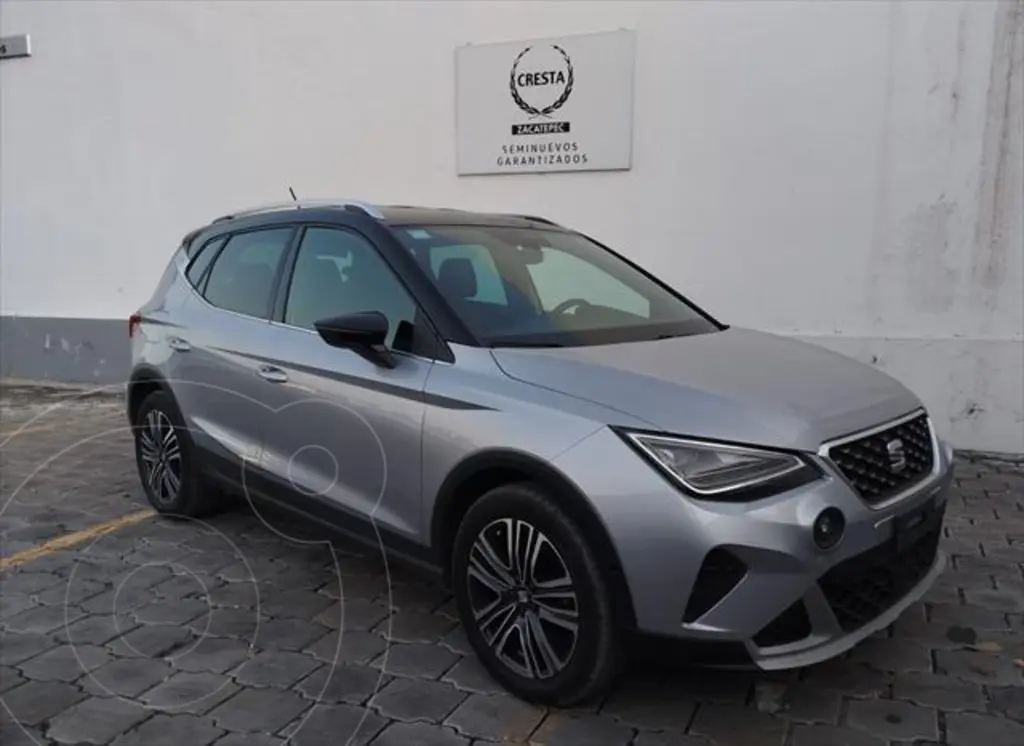foto SEAT Arona Xperience usado (2024) color plateado precio $378,900