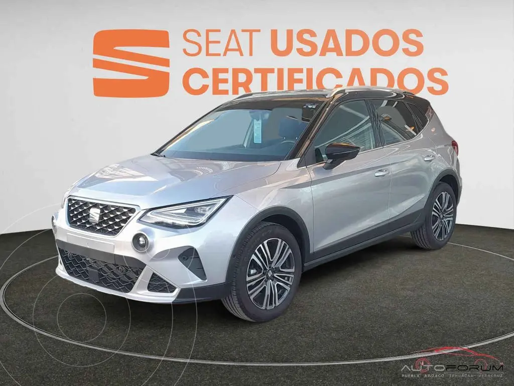 foto SEAT Arona Xperience usado (2024) color Plata precio $409,900