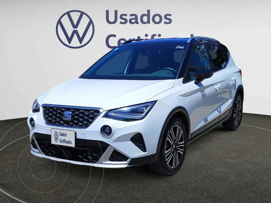 foto SEAT Arona Xperience usado (2024) color Blanco precio $370,900