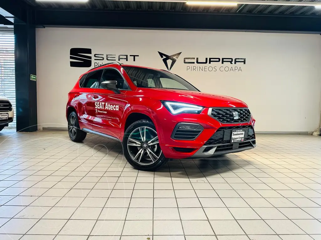 foto SEAT Ateca FR usado (2024) color Rojo Velvet precio $581,999