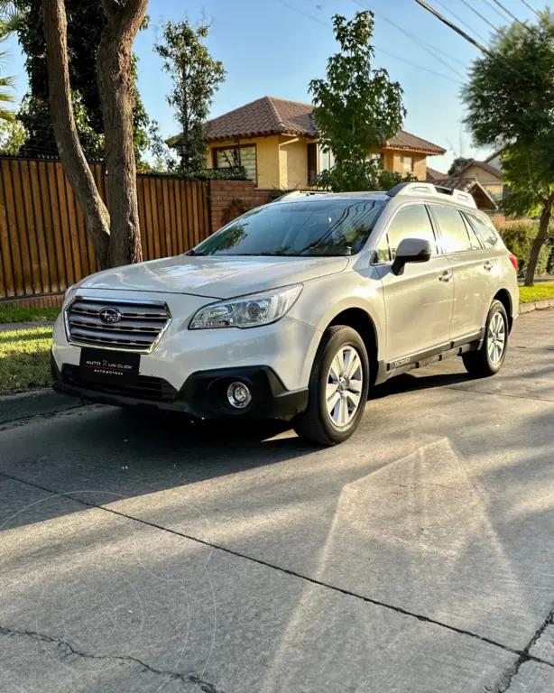 foto Subaru Outback 2.5i AWD CVT XS usado (2018) color Blanco precio $15.490.000