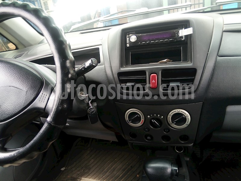 foto Suzuki aerio sw usado