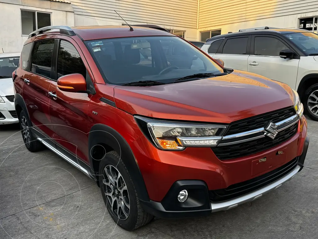 foto Suzuki Ertiga XL7 GLX Aut usado (2022) color Naranja precio $315,000
