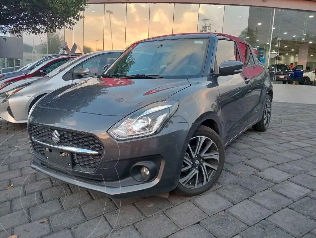 foto Suzuki Swift GLX usado (2024) color Gris precio $299,900