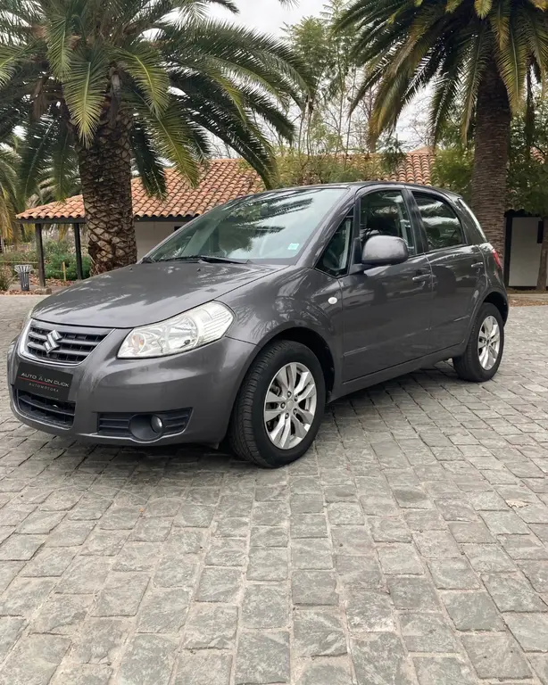 foto Suzuki SX4 GLX AC usado (2014) color Gris Perla precio $6.990.000