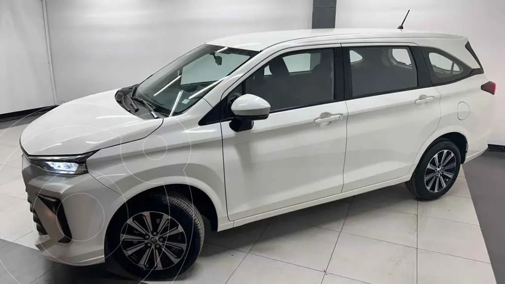 foto Toyota Avanza XLE Aut usado (2025) color Blanco precio $374,490