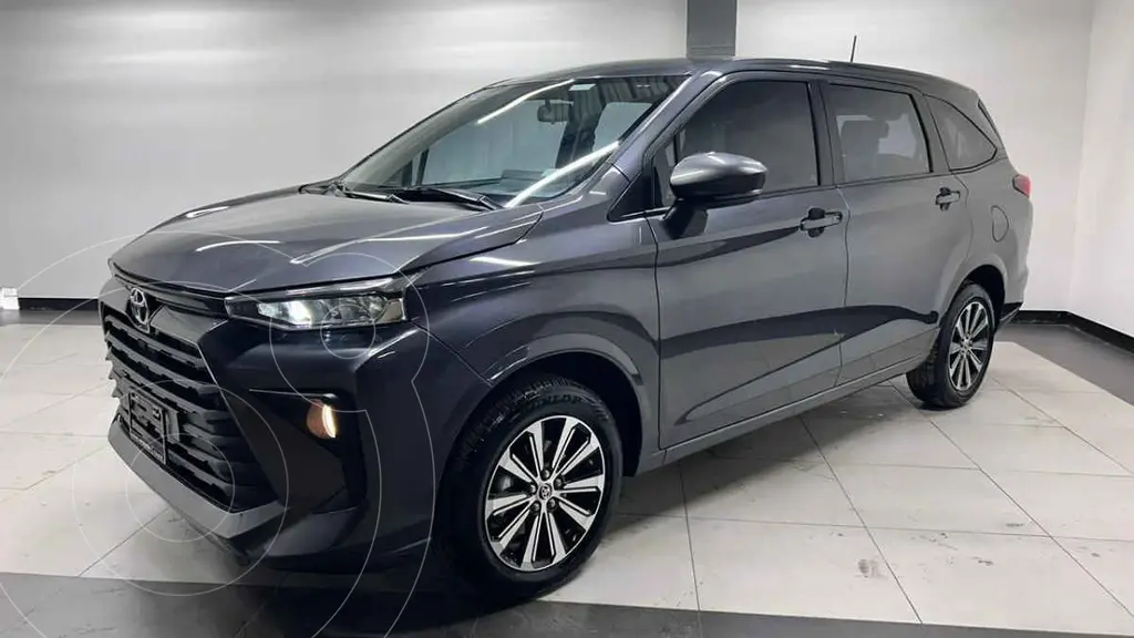 foto Toyota Avanza XLE Aut usado (2023) color Gris precio $350,000