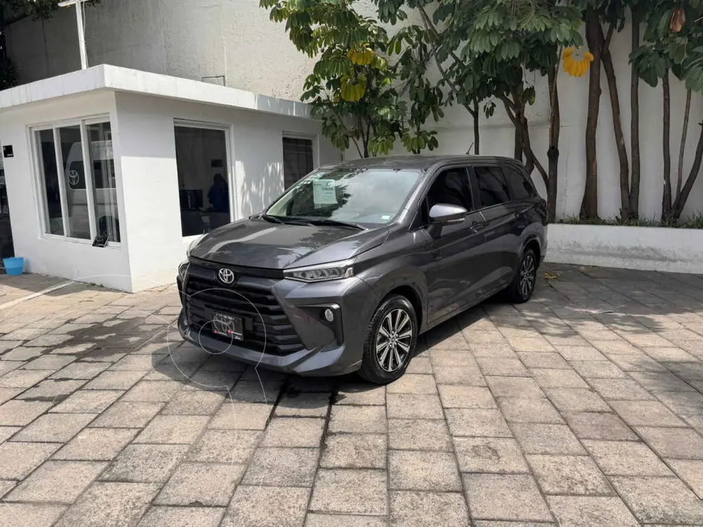 foto Toyota Avanza XLE Aut usado (2024) color Gris precio $340,000