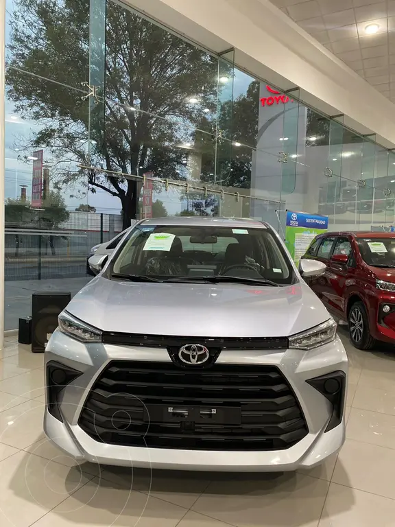 foto Toyota Avanza LE nuevo color Plata precio $354,700