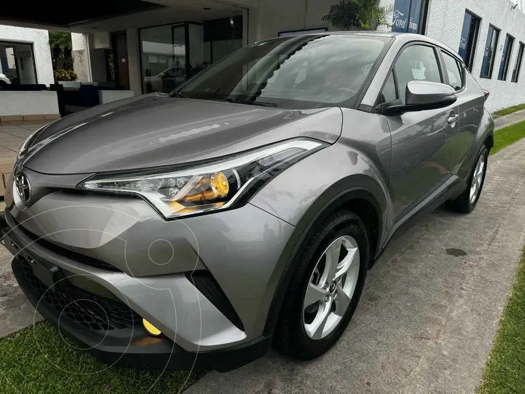 foto Toyota C-HR 2.0L usado (2018) color Plata precio $328,000