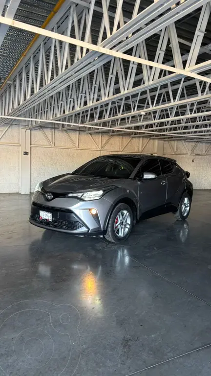 foto Toyota C-HR 2.0L usado (2020) color plateado precio $378,000
