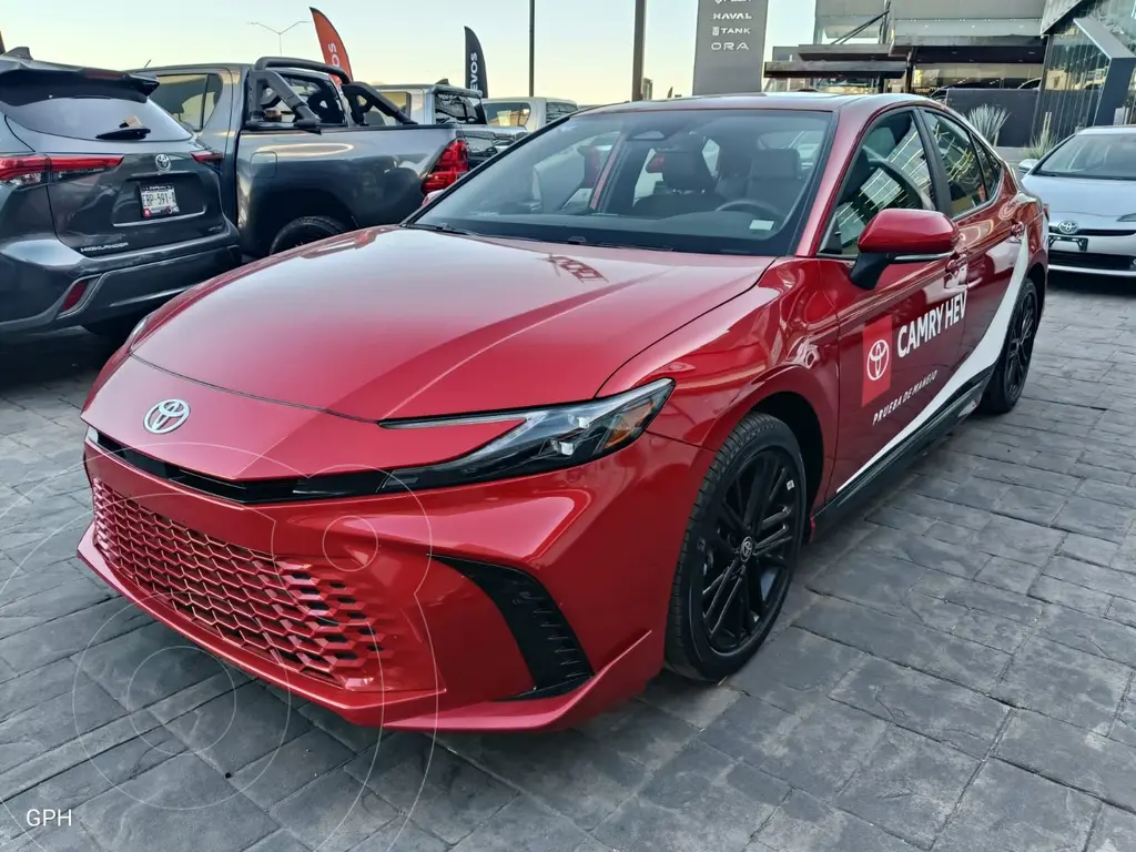 foto Toyota Camry HEV XSE usado (2025) color Rojo precio $685,000