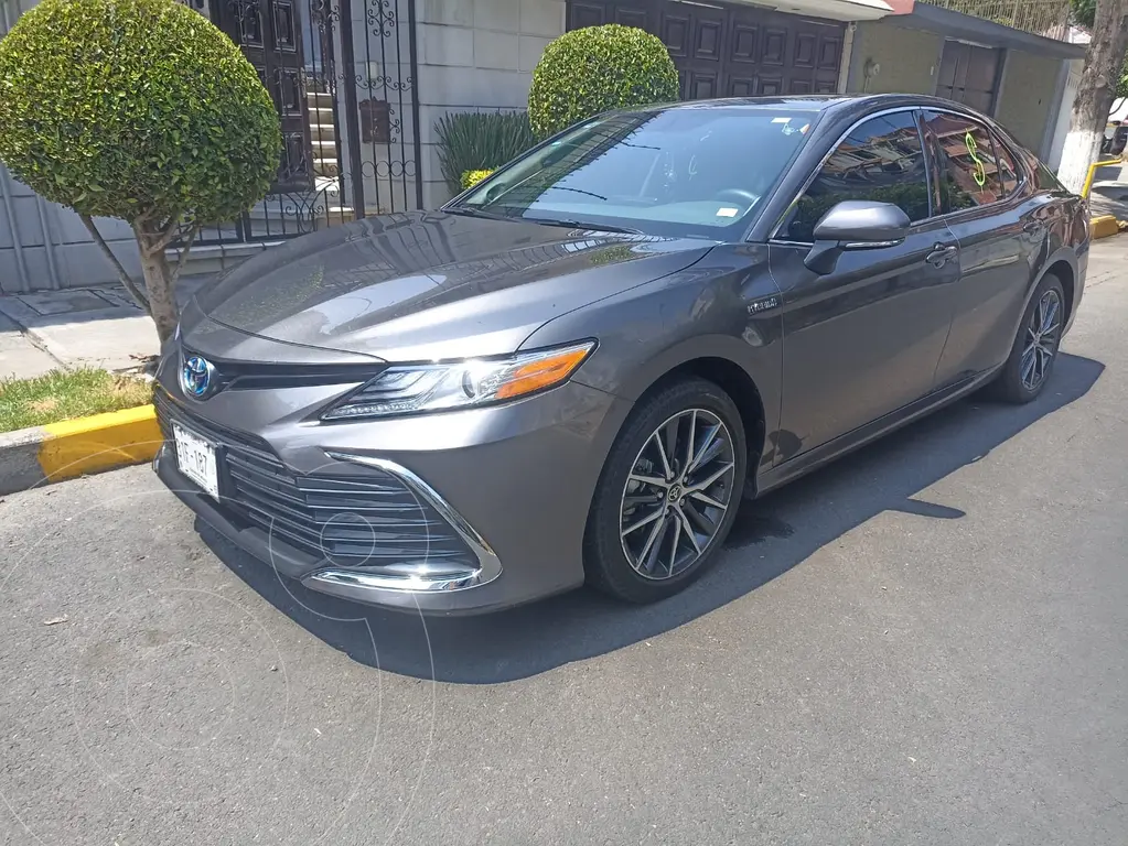 Toyota Camry HEV XLE 2.5L Navi Híbrido 2021
