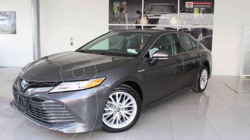 foto Toyota Camry XLE 2.5L Navi Híbrido usado (2020) color Gris precio $570,000