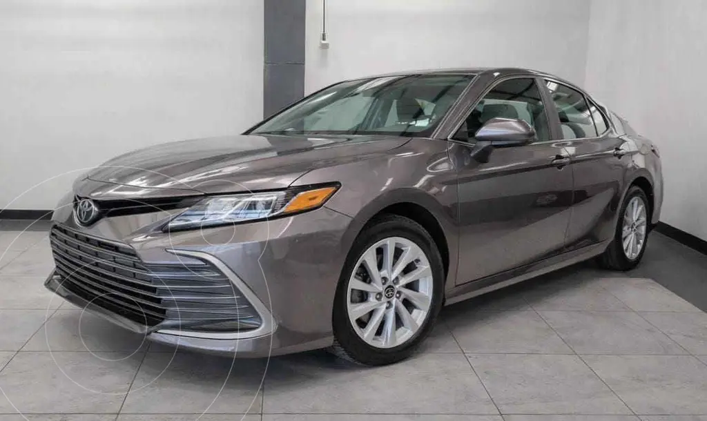 foto Toyota Camry LE usado (2022) color Gris precio $390,000