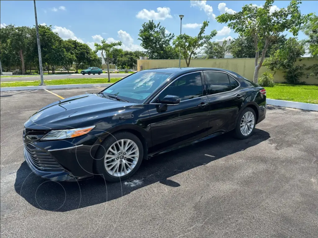 Toyota Camry XLE 2.5L usado (2019) color Negro precio $120,000