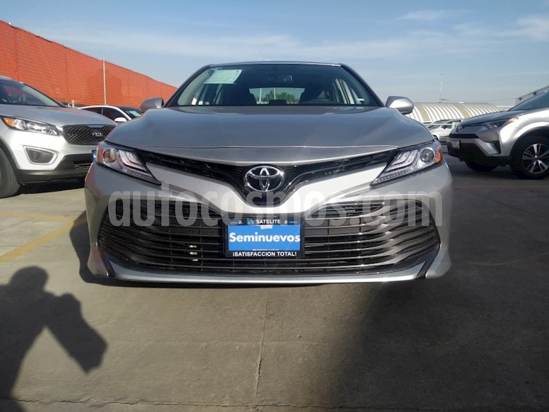 foto Toyota Camry XLE 2.5L Navi usado (2019) color Plata precio $443,000
