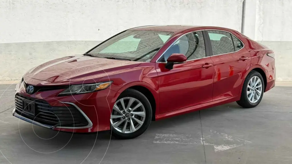 foto Toyota Camry LE usado (2023) color Rojo precio $439,000