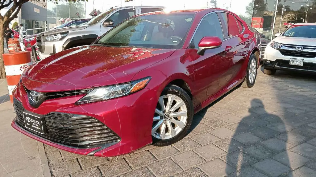 foto Toyota Camry LE 2.5L usado (2019) color Rojo precio $359,000