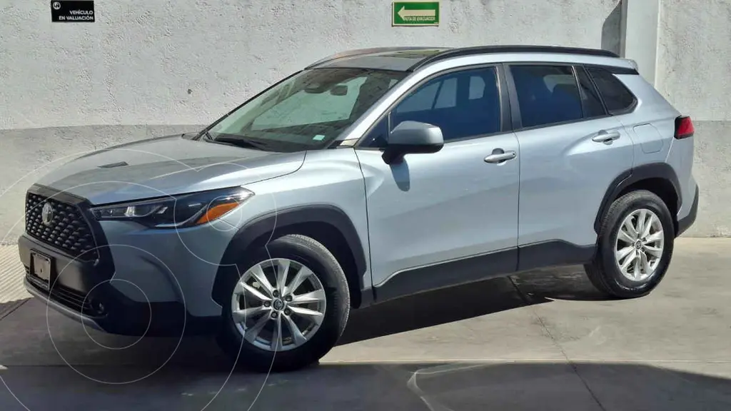 foto Toyota Corolla Cross LE usado (2023) color Plata precio $489,000