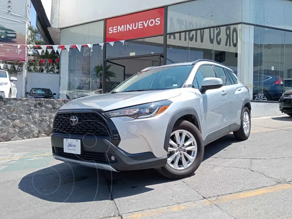 foto Toyota Corolla Cross LE usado (2022) color Plata precio $432,600