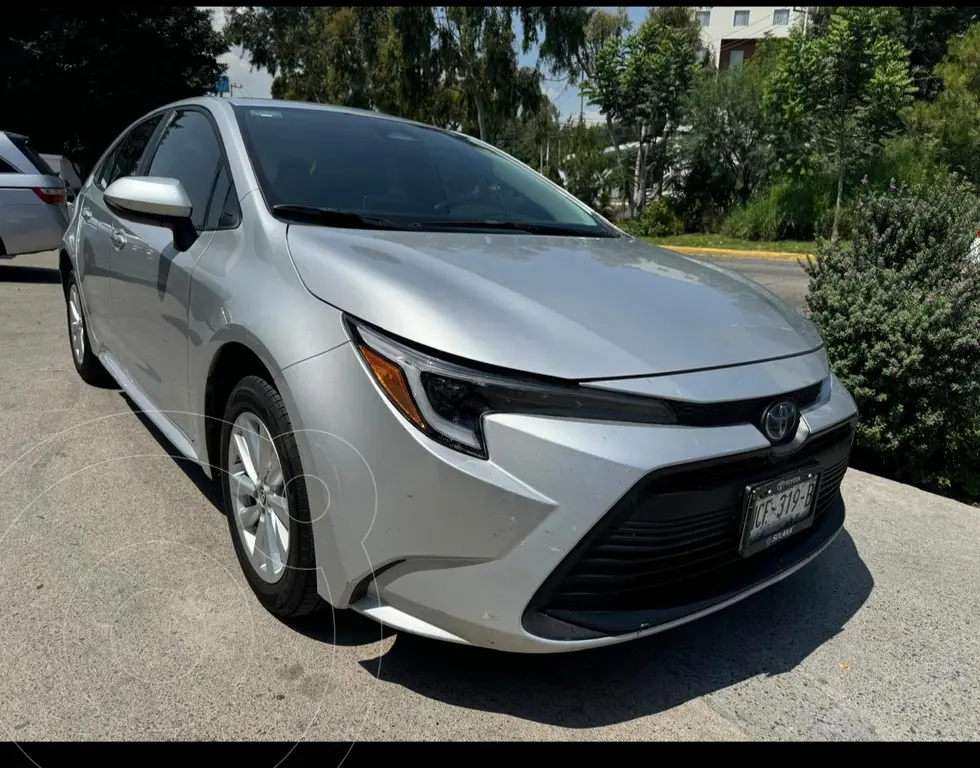 foto Toyota Corolla HEV Hybrid usado (2023) color Plata precio $498,000