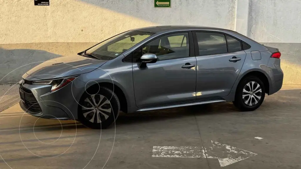 foto Toyota Corolla HEV LE usado (2024) color Gris precio $479,000
