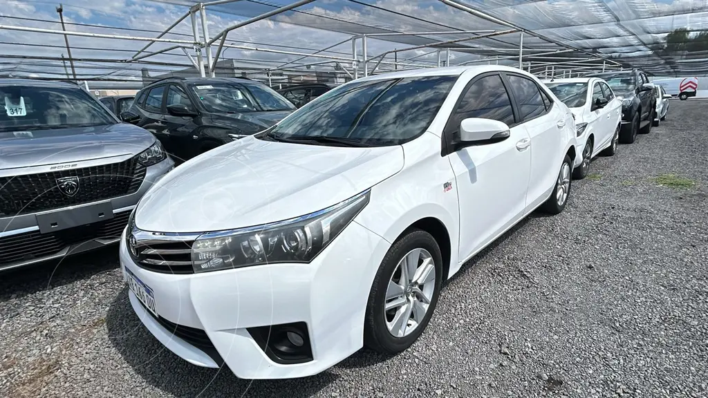 foto Toyota Corolla 1.8 XEi Pack CVT usado (2017) color Blanco precio $25.500.000