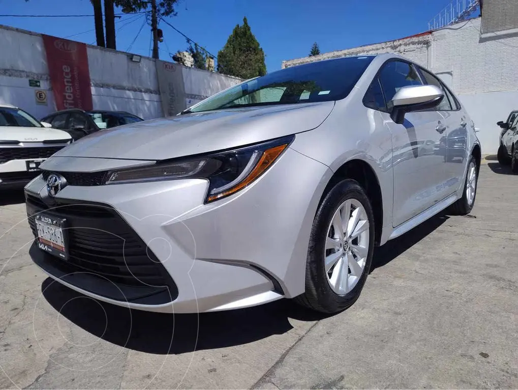 foto Toyota Corolla LE Aut usado (2024) color Plata precio $419,000