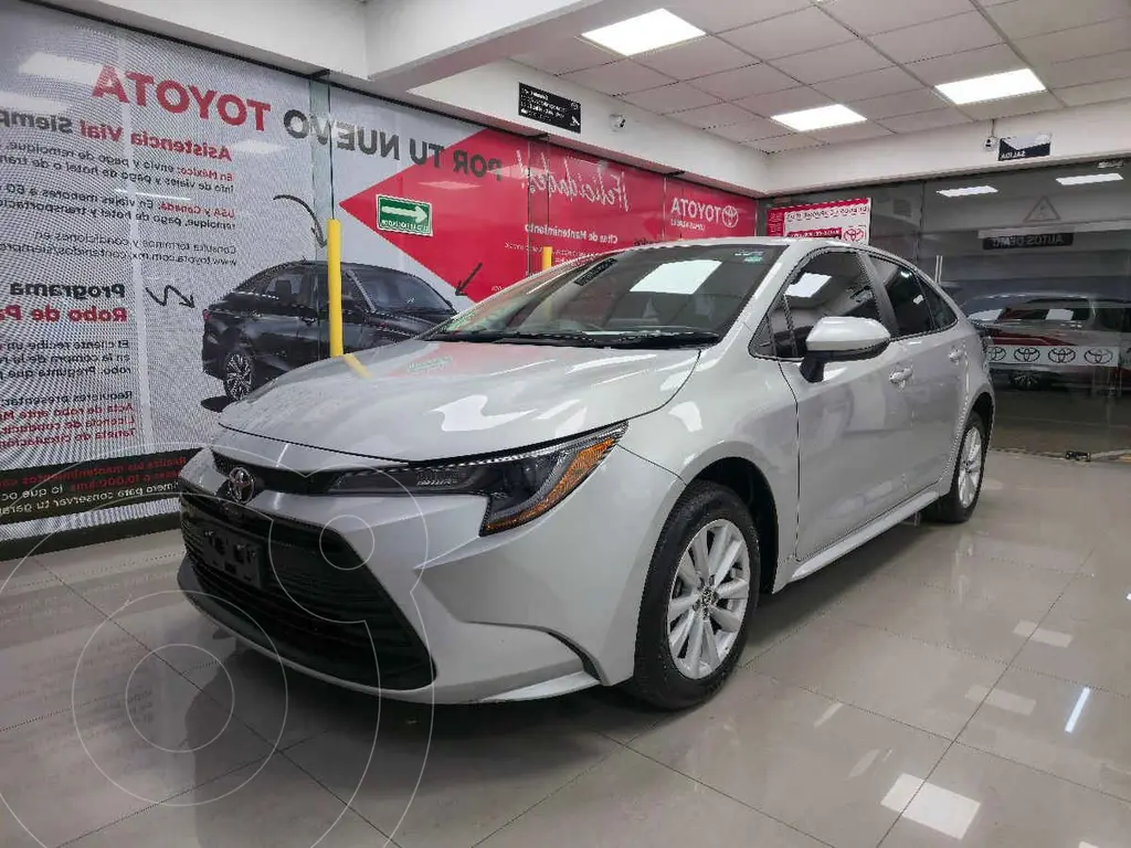 foto Toyota Corolla LE Aut usado (2024) color Plata precio $399,100