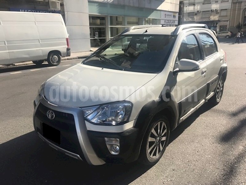 foto Toyota Etios Hatchback Cross usado