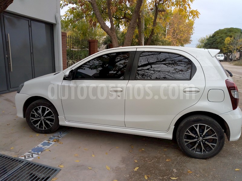 foto Toyota Etios Hatchback Platinum Aut 2016/17 usado