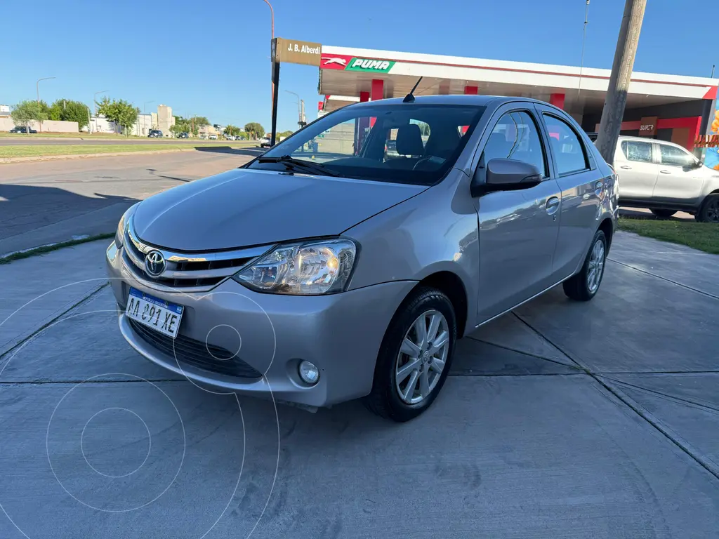 foto Toyota Etios Sedán XLS 2016/17 usado (2017) color Beige precio $16.500.000